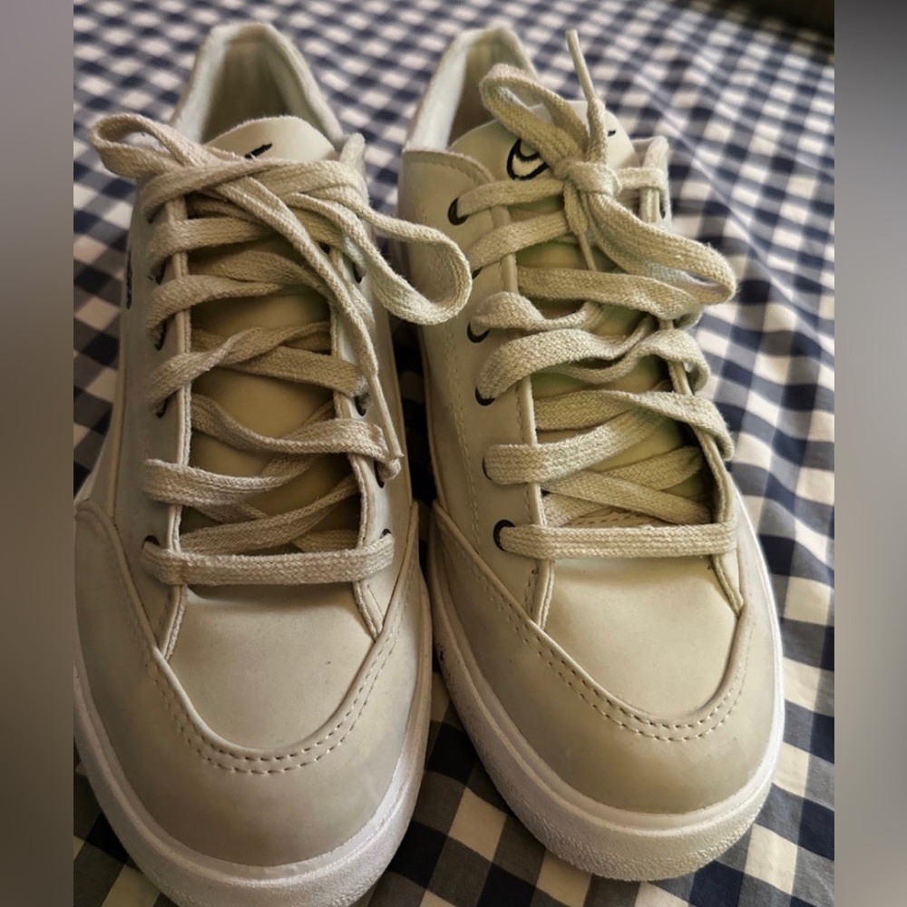 New men sneakers size 10